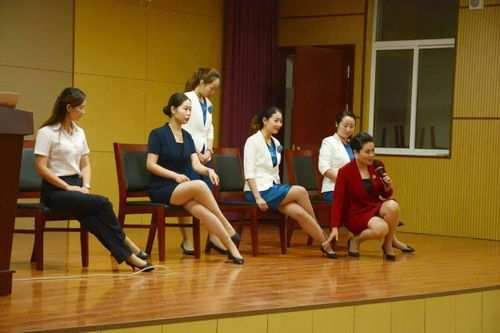 光山縣講解員服務(wù)禮儀與化妝造型培訓(xùn)在光山縣中等職業(yè)學(xué)校舉行